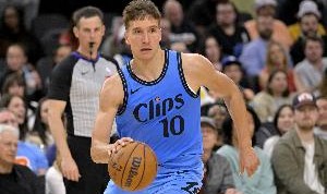 没找到手感！博格丹半场4中0未得分 拿下3板6助1断