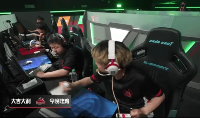 PCL秋季赛周中赛W2D3R1：NH吃鸡，单局7淘汰